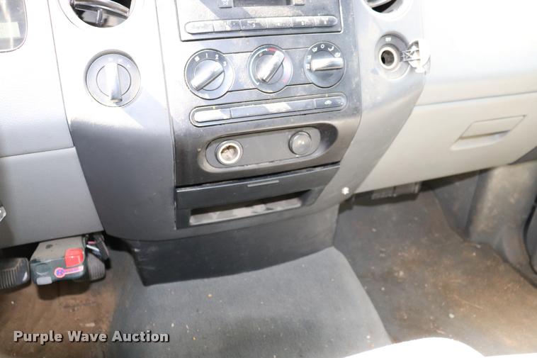 image for item DK9544 2004 Ford F150 SuperCab pickup truck