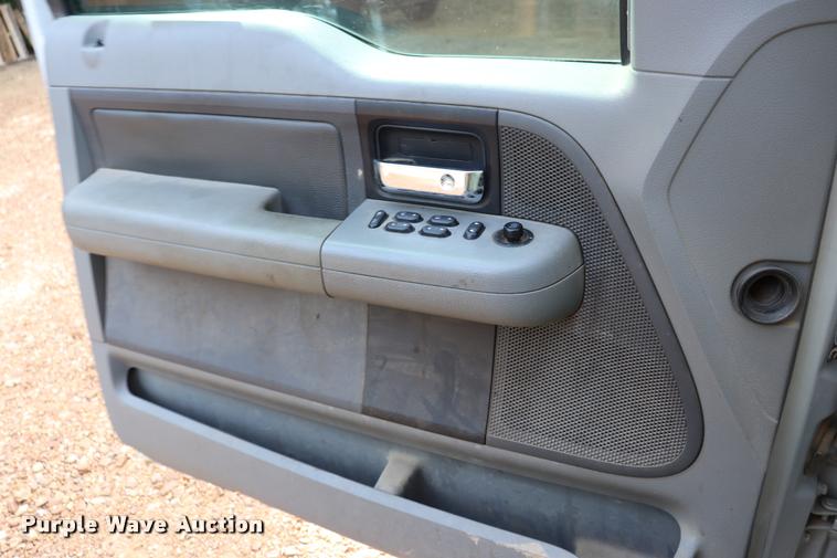 image for item DK9544 2004 Ford F150 SuperCab pickup truck