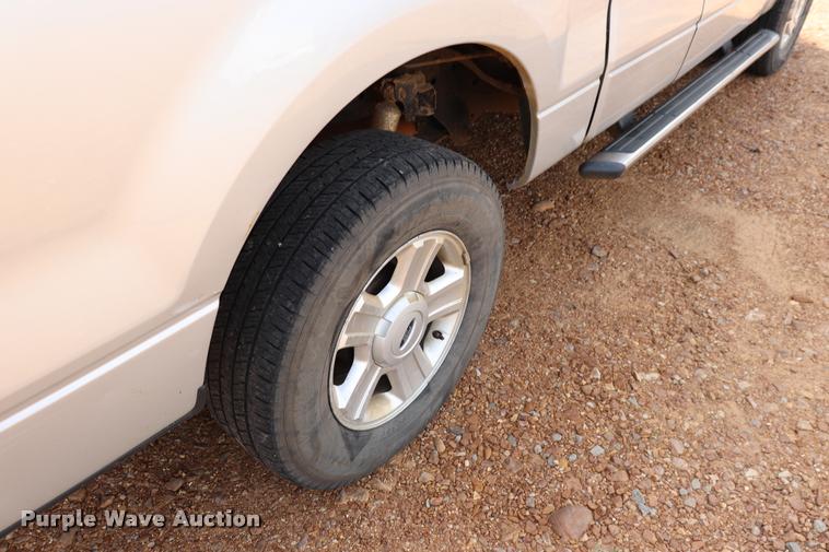 image for item DK9544 2004 Ford F150 SuperCab pickup truck