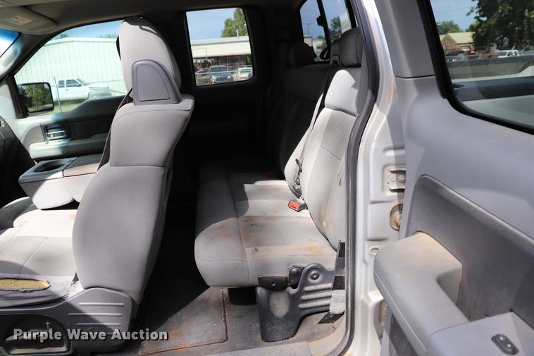 image for item DK9544 2004 Ford F150 SuperCab pickup truck