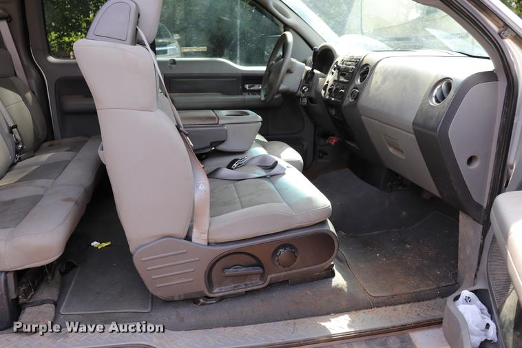 image for item DK9544 2004 Ford F150 SuperCab pickup truck