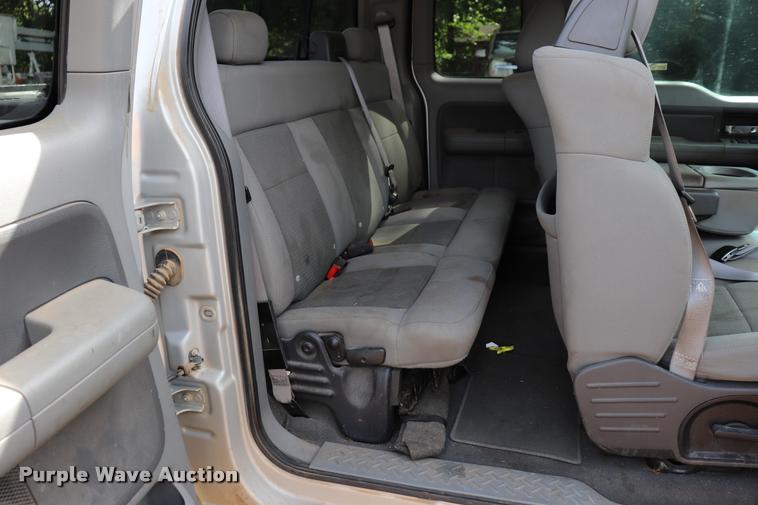 image for item DK9544 2004 Ford F150 SuperCab pickup truck