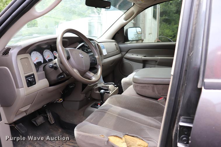 image for item DK9546 2004 Dodge Ram 2500 SLT Quad Cab pickup truck