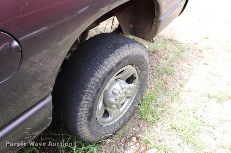 image for item DK9546 2004 Dodge Ram 2500 SLT Quad Cab pickup truck