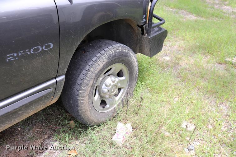 image for item DK9546 2004 Dodge Ram 2500 SLT Quad Cab pickup truck