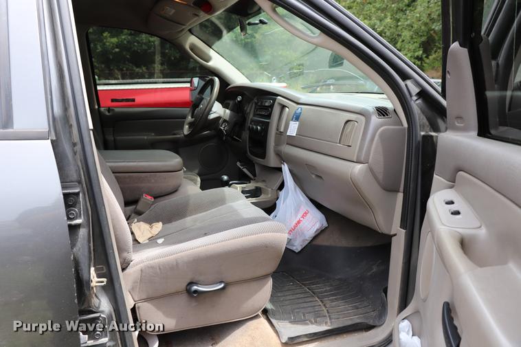 image for item DK9546 2004 Dodge Ram 2500 SLT Quad Cab pickup truck