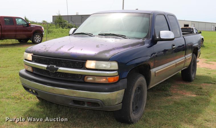 image for item DK9548 2001 Chevrolet Silverado 1500 Z71 Ext. Cab pickup truck