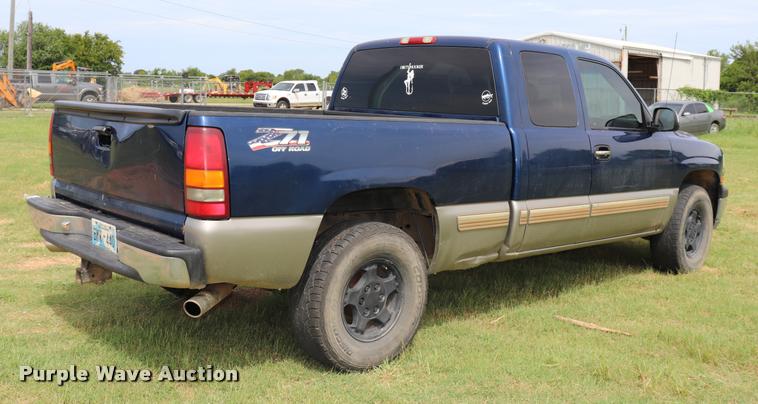 image for item DK9548 2001 Chevrolet Silverado 1500 Z71 Ext. Cab pickup truck