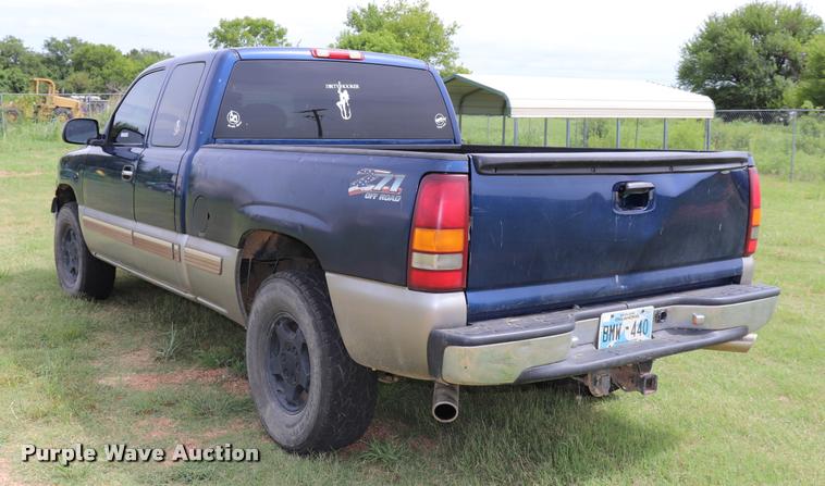 image for item DK9548 2001 Chevrolet Silverado 1500 Z71 Ext. Cab pickup truck