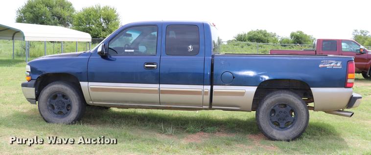 image for item DK9548 2001 Chevrolet Silverado 1500 Z71 Ext. Cab pickup truck