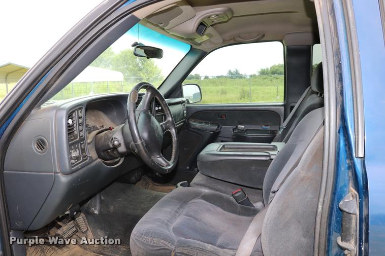 image for item DK9548 2001 Chevrolet Silverado 1500 Z71 Ext. Cab pickup truck