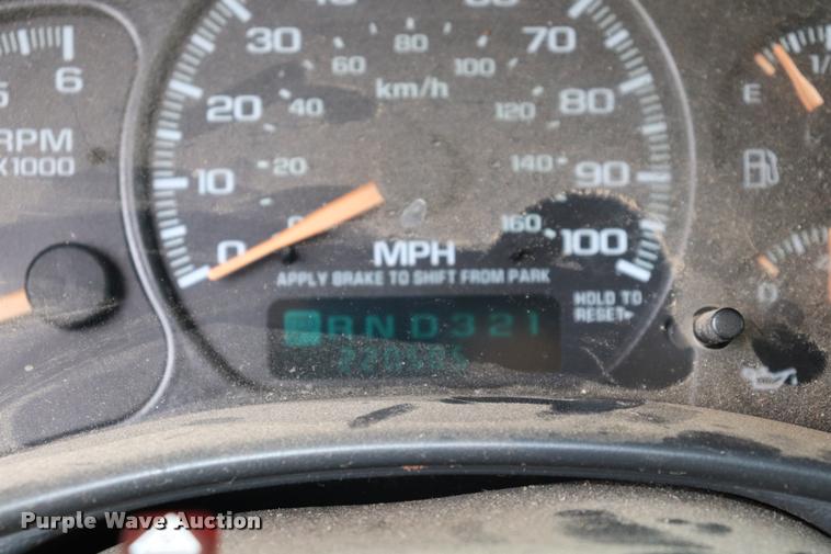 image for item DK9548 2001 Chevrolet Silverado 1500 Z71 Ext. Cab pickup truck