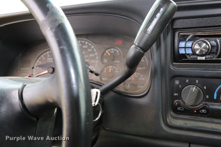 image for item DK9548 2001 Chevrolet Silverado 1500 Z71 Ext. Cab pickup truck