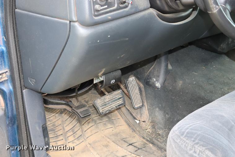 image for item DK9548 2001 Chevrolet Silverado 1500 Z71 Ext. Cab pickup truck