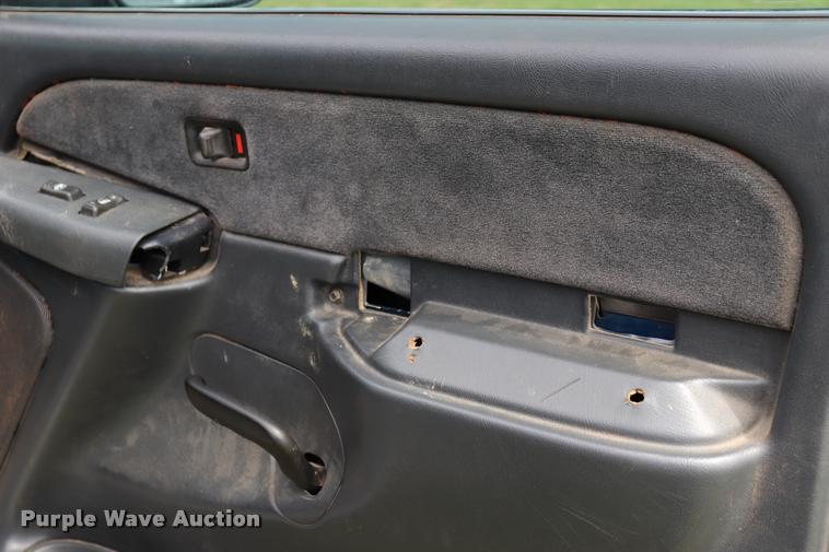 image for item DK9548 2001 Chevrolet Silverado 1500 Z71 Ext. Cab pickup truck