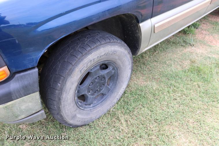 image for item DK9548 2001 Chevrolet Silverado 1500 Z71 Ext. Cab pickup truck