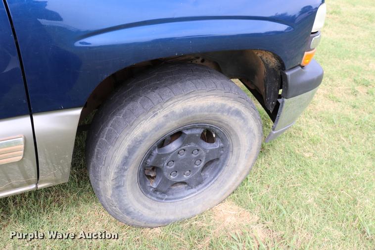 image for item DK9548 2001 Chevrolet Silverado 1500 Z71 Ext. Cab pickup truck