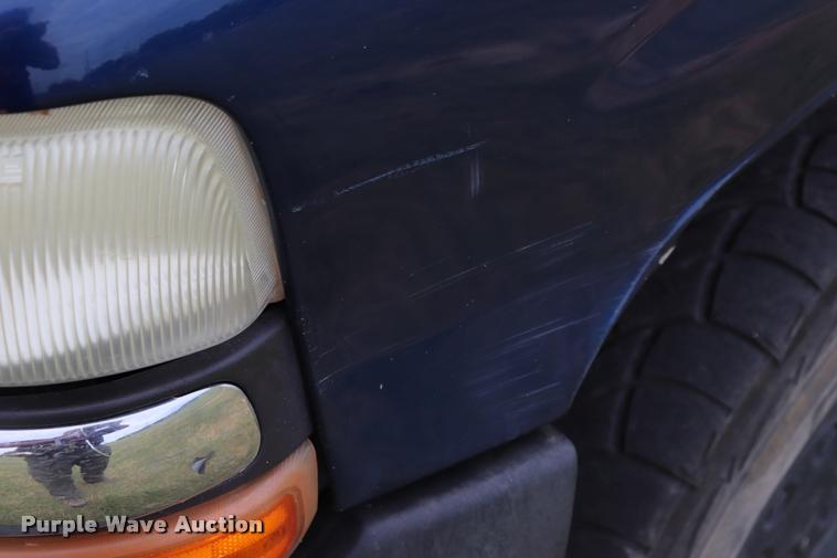 image for item DK9548 2001 Chevrolet Silverado 1500 Z71 Ext. Cab pickup truck