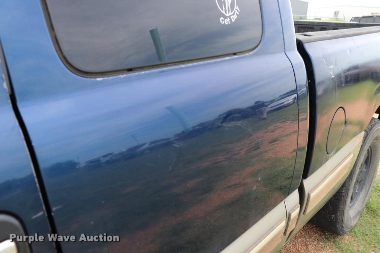 image for item DK9548 2001 Chevrolet Silverado 1500 Z71 Ext. Cab pickup truck