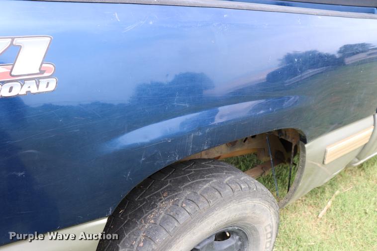 image for item DK9548 2001 Chevrolet Silverado 1500 Z71 Ext. Cab pickup truck