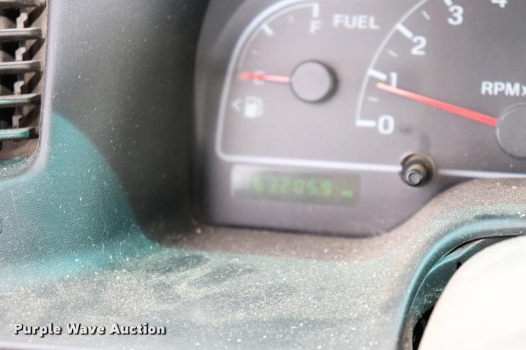 image for item DK9549 2002 Ford Windstar LX van