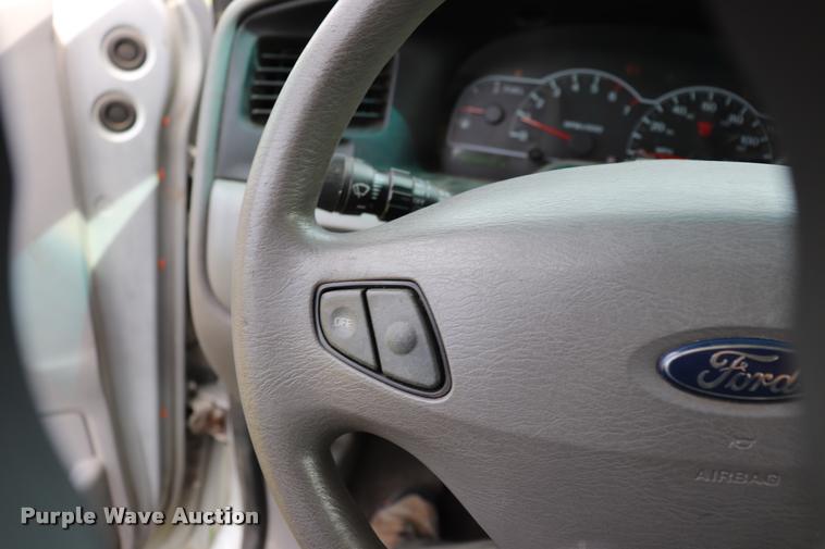 image for item DK9549 2002 Ford Windstar LX van