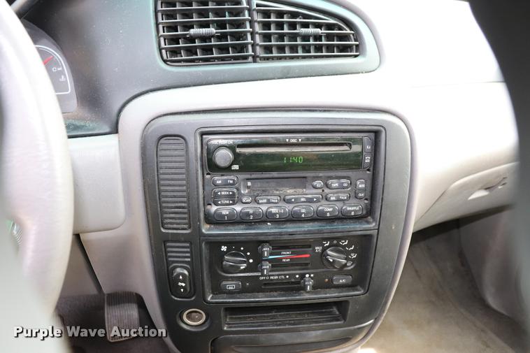 image for item DK9549 2002 Ford Windstar LX van