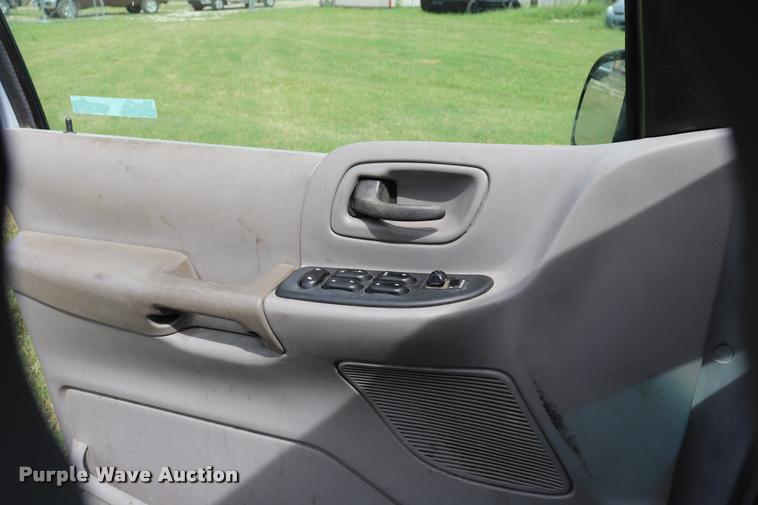 image for item DK9549 2002 Ford Windstar LX van