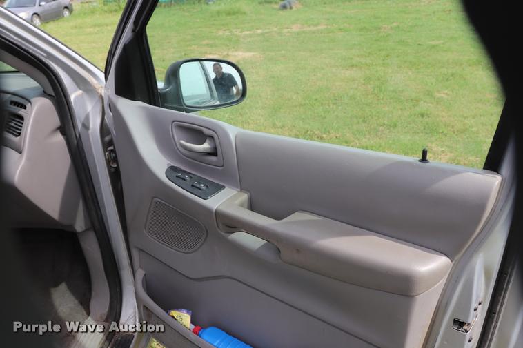 image for item DK9549 2002 Ford Windstar LX van