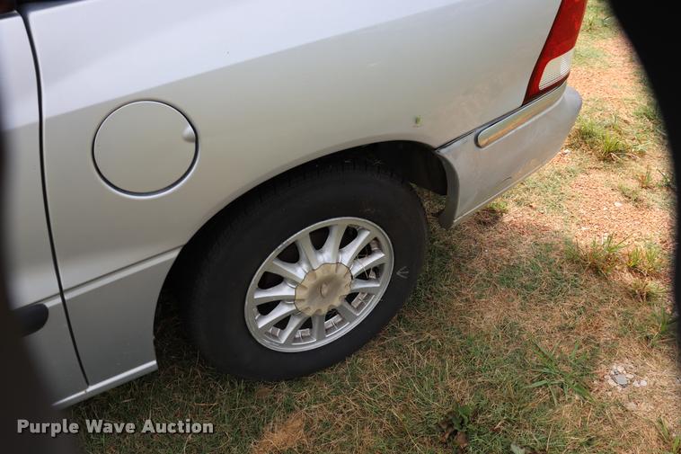 image for item DK9549 2002 Ford Windstar LX van