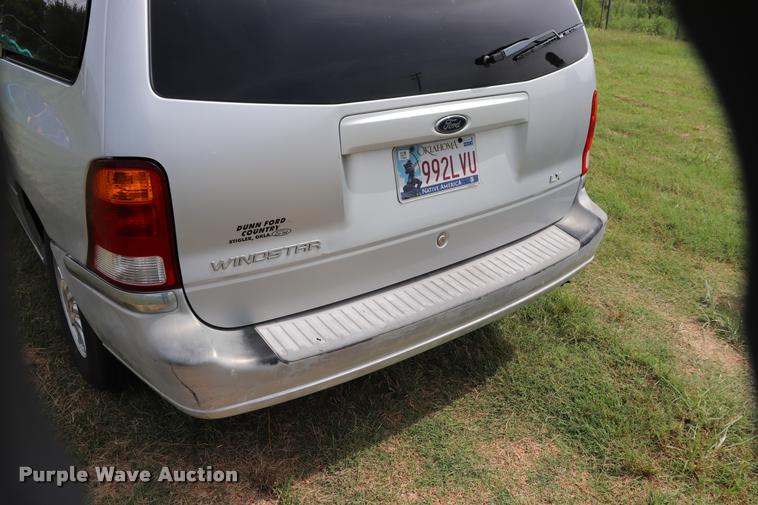 image for item DK9549 2002 Ford Windstar LX van