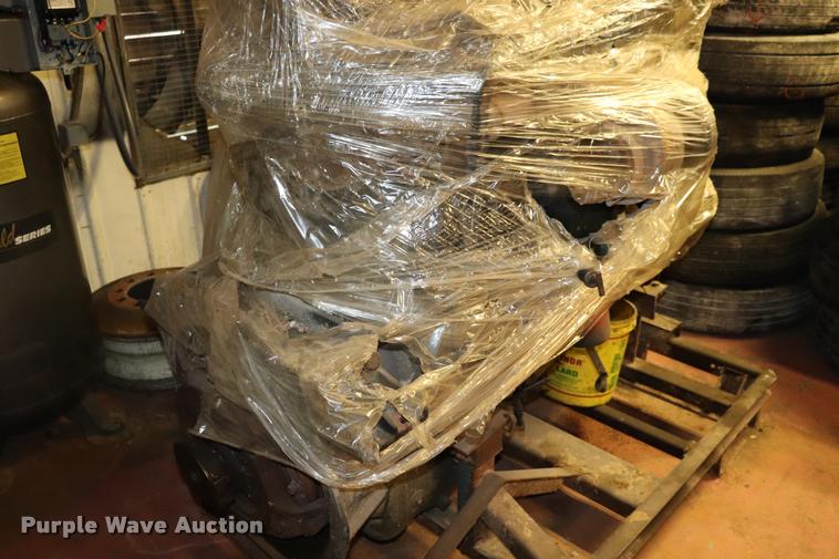 image for item DK9552 (3) six cylinder diesel engines