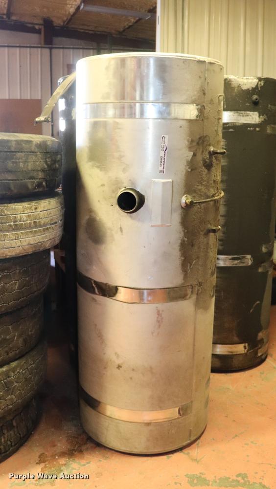 image for item DK9553 2002 International 9400 fuel tank