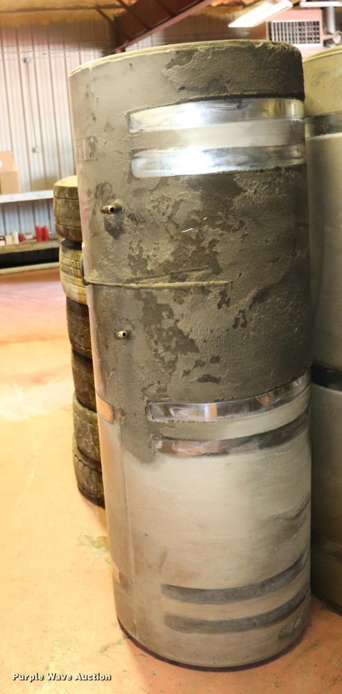 image for item DK9553 2002 International 9400 fuel tank