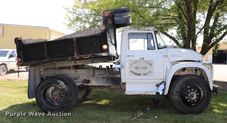 image for item DK9559 1976 International 1600 dump truck