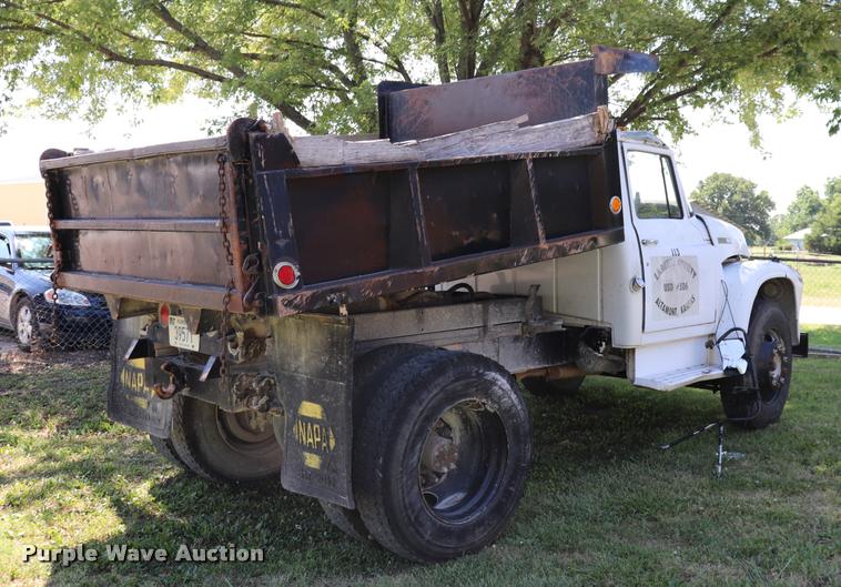 image for item DK9559 1976 International 1600 dump truck