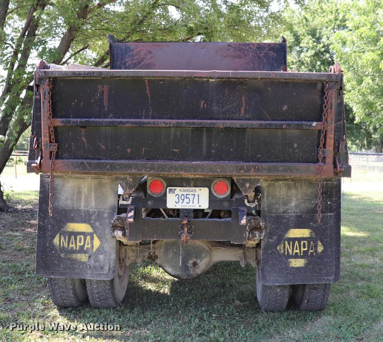 image for item DK9559 1976 International 1600 dump truck