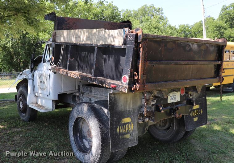 image for item DK9559 1976 International 1600 dump truck