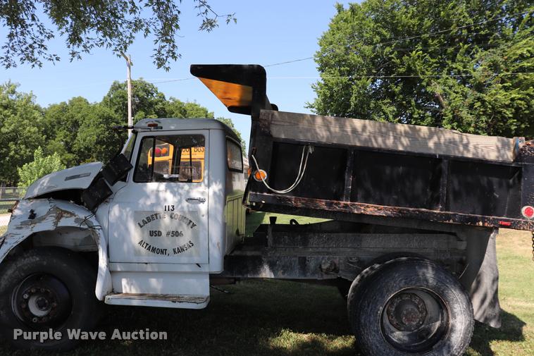 image for item DK9559 1976 International 1600 dump truck