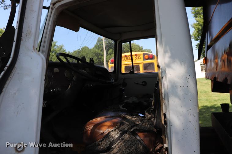 image for item DK9559 1976 International 1600 dump truck