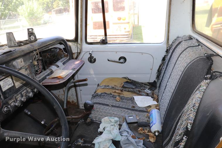 image for item DK9559 1976 International 1600 dump truck
