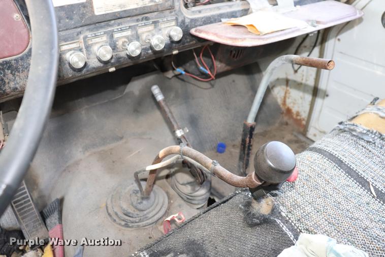 image for item DK9559 1976 International 1600 dump truck
