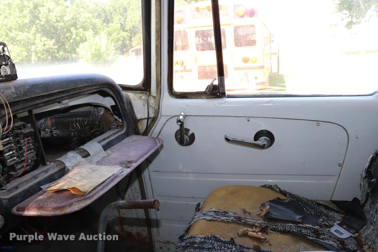 image for item DK9559 1976 International 1600 dump truck