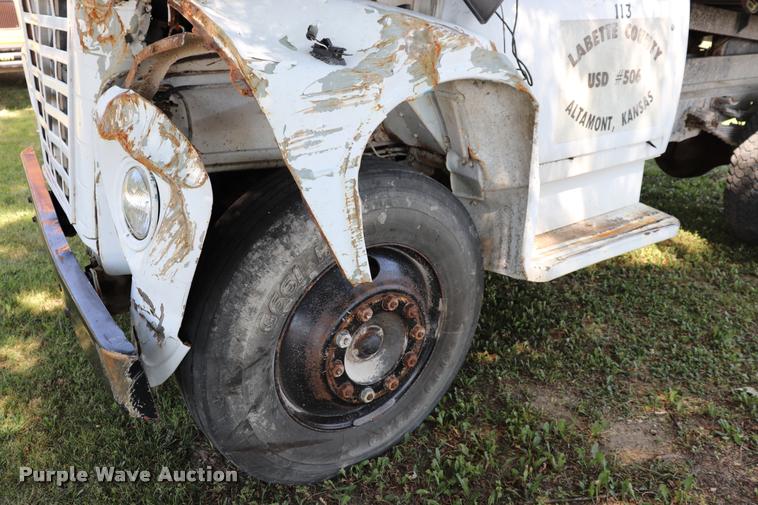 image for item DK9559 1976 International 1600 dump truck