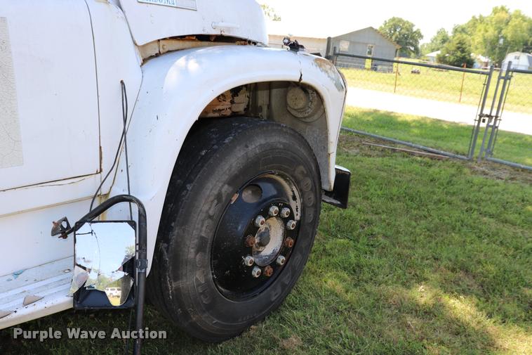 image for item DK9559 1976 International 1600 dump truck