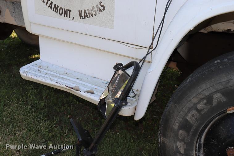 image for item DK9559 1976 International 1600 dump truck