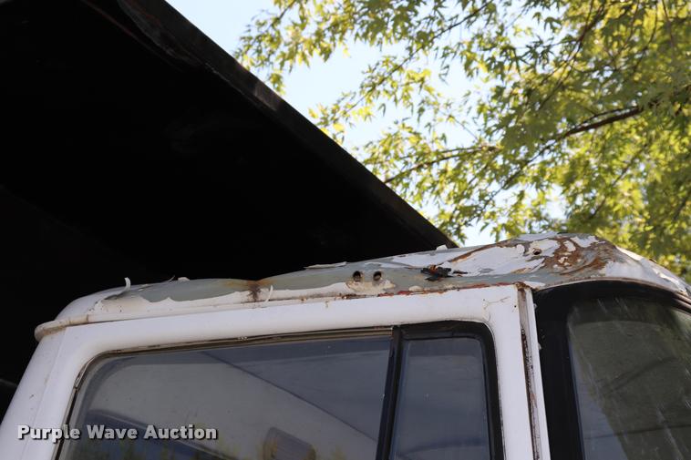 image for item DK9559 1976 International 1600 dump truck