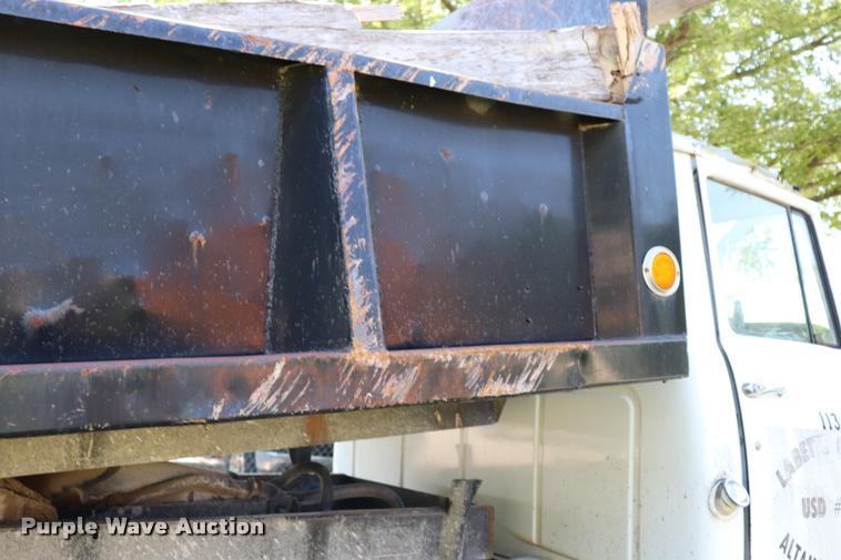 image for item DK9559 1976 International 1600 dump truck