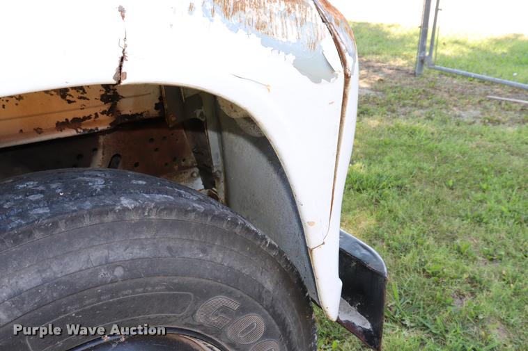 image for item DK9559 1976 International 1600 dump truck