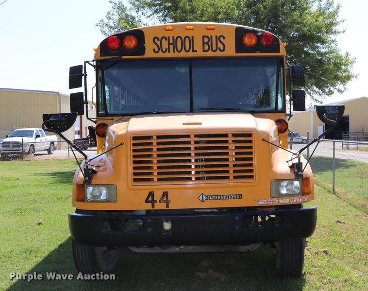 image for item DK9560 1998 International 3800 school bus
